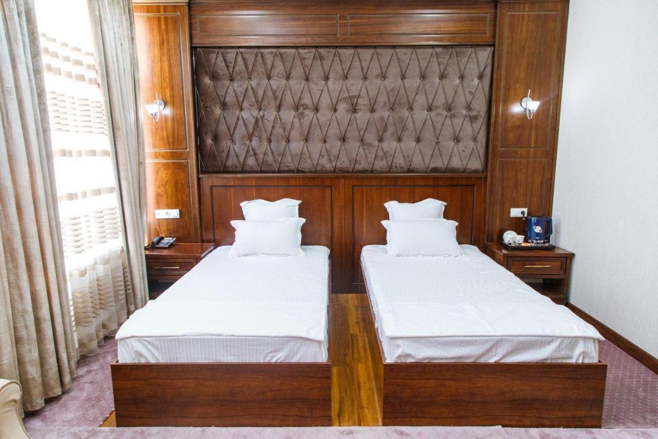 Hôtel Shedevr Plaza à Namangan Extérieur photo