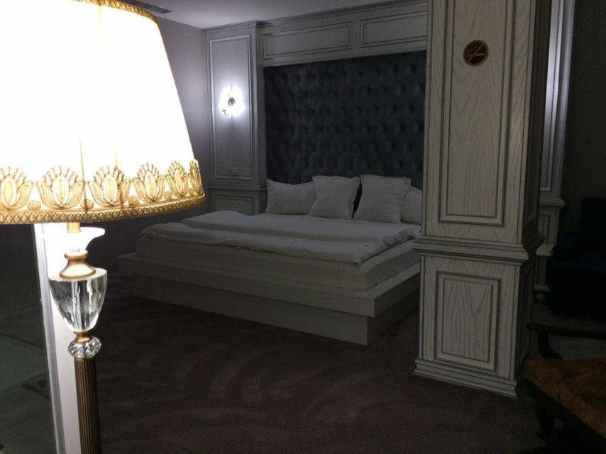 Hôtel Shedevr Plaza à Namangan Extérieur photo