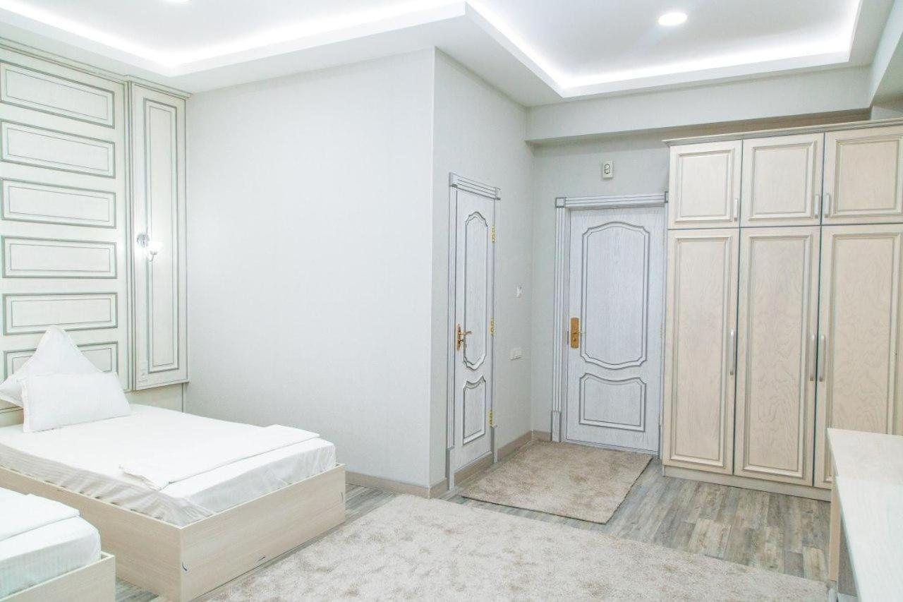 Hôtel Shedevr Plaza à Namangan Extérieur photo