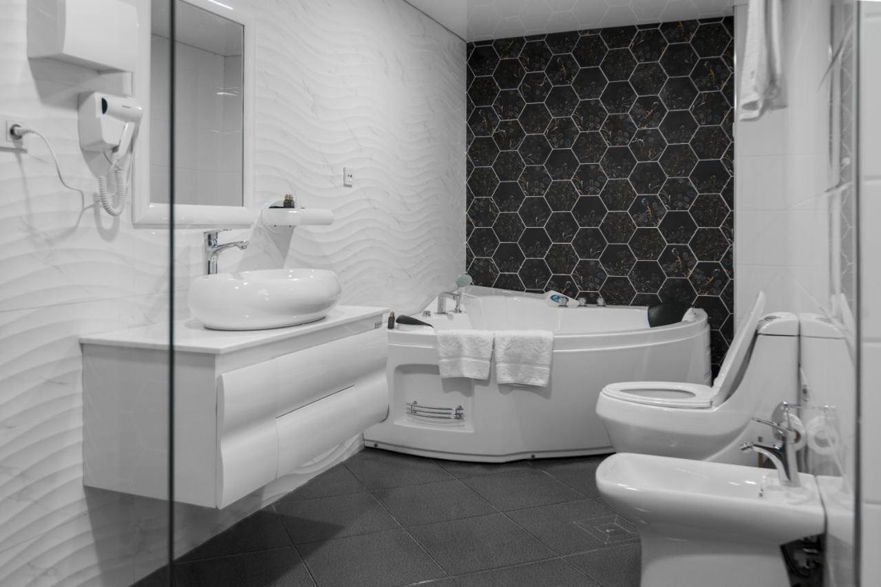 Hôtel Shedevr Plaza à Namangan Extérieur photo