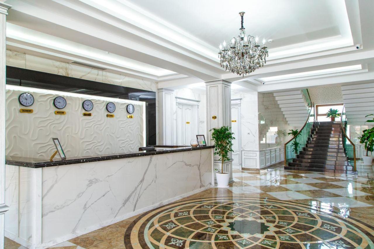 Hôtel Shedevr Plaza à Namangan Extérieur photo