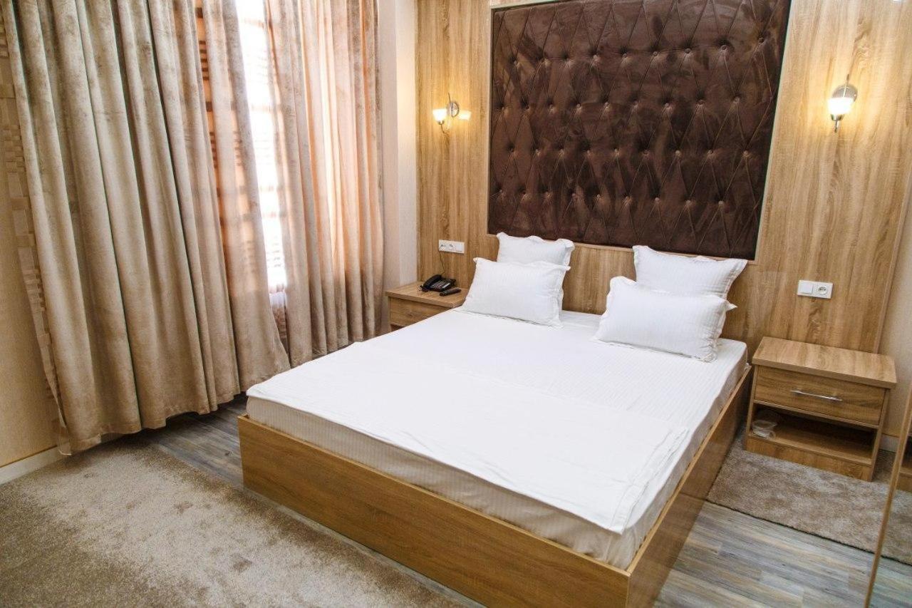 Hôtel Shedevr Plaza à Namangan Extérieur photo