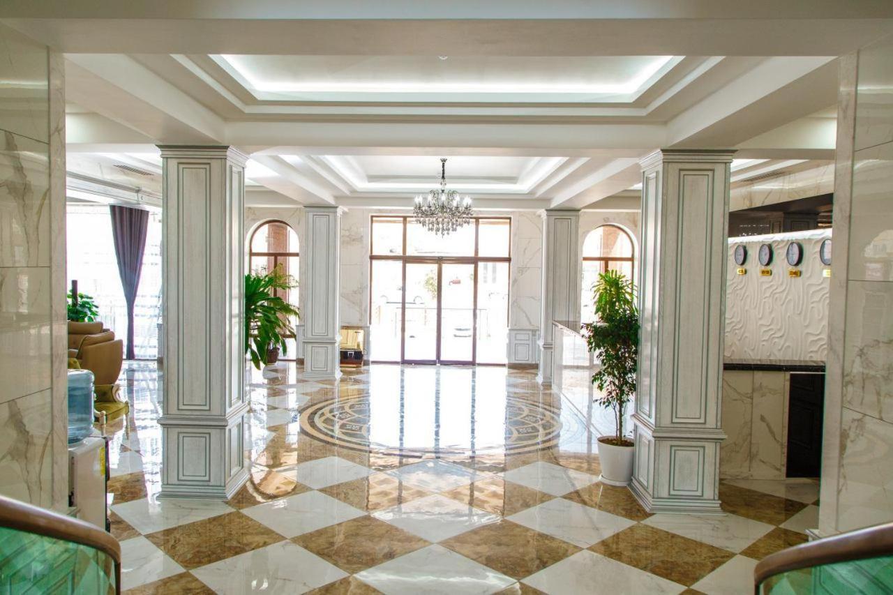 Hôtel Shedevr Plaza à Namangan Extérieur photo