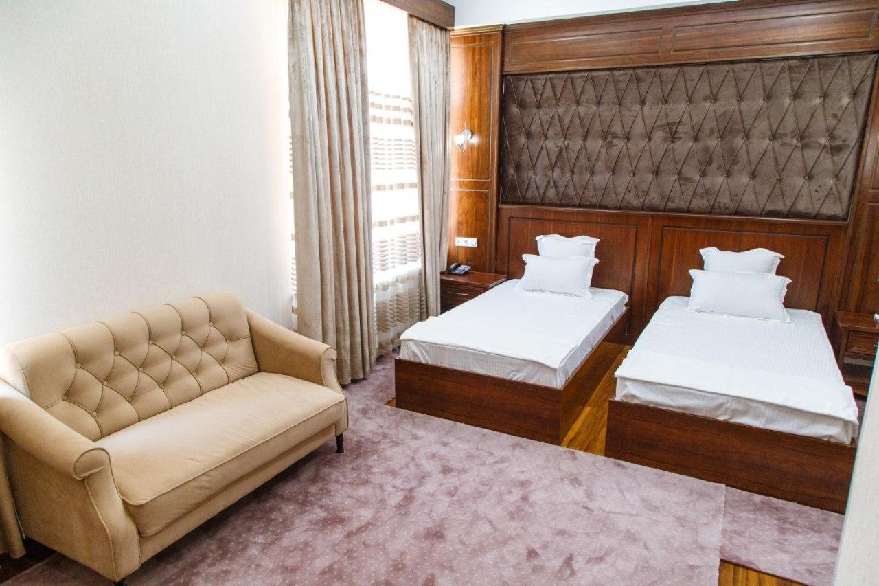 Hôtel Shedevr Plaza à Namangan Extérieur photo