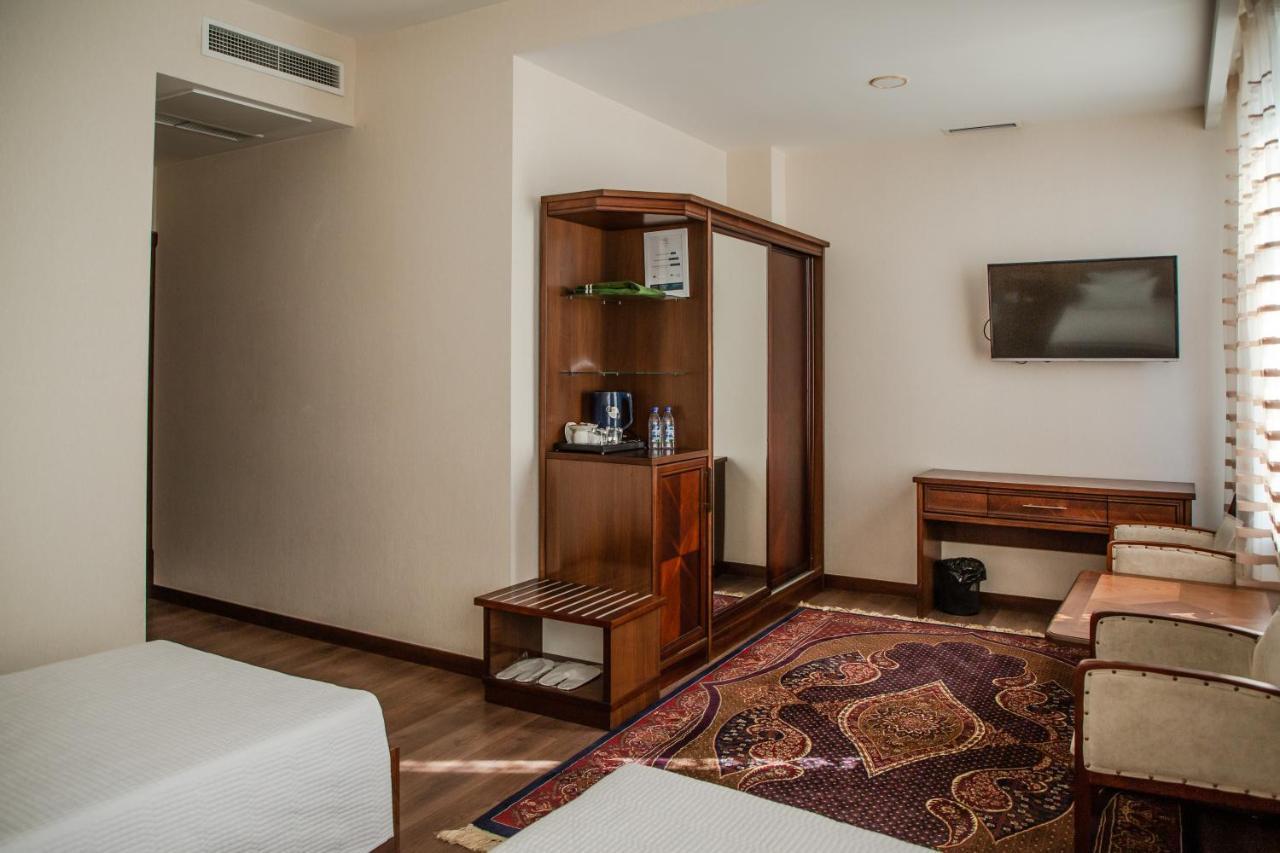 Hôtel Shedevr Plaza à Namangan Extérieur photo